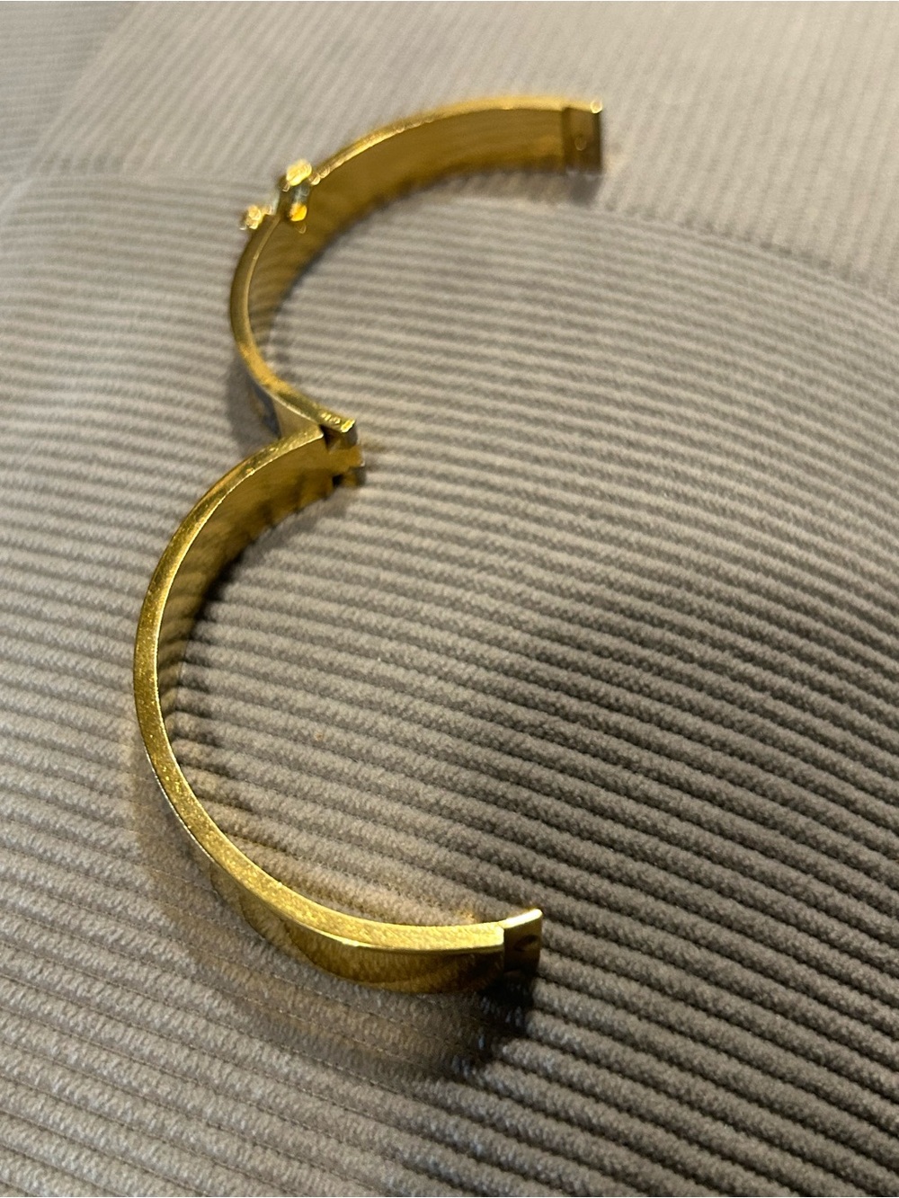 Gold and Black V-Shaped Bangle Bracelet - Picture 5 of 7